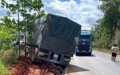 Tai nạn liên hoàn ở Đắk Nông, tài xế xe đầu kéo và xe máy tử vong tại chỗ