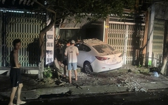 Tài xế xe Mazda đâm trúng xe Lexus, bỏ chạy rồi lao vào nhà dân ở Lào Cai