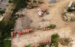 Tràn lan bãi tập kết vật liệu xây dựng không phép, quản cách nào?