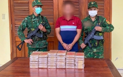 Bắt đối tượng vận chuyển 38 bánh heroin từ Lào về Việt Nam