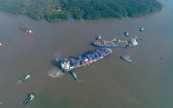 Tách và di dời thành công 2 tàu chở hàng bị sự cố trên sông Lòng Tàu