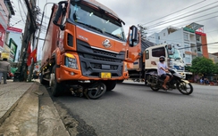 Tạm giữ tài xế để xe tải tự trôi tông xe máy dừng đèn đỏ khiến một người tử vong