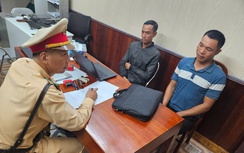 Hải Dương: Xác minh clip hai thanh niên đi xe máy không đội mũ bảo hiểm cản trở giao thông