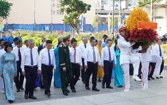 Lãnh đạo TP.HCM dâng hoa tưởng niệm Chủ tịch Hồ Chí Minh