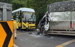 Xe khách đấu đầu xe tải khiến 1 người thương nặng ở Sơn La