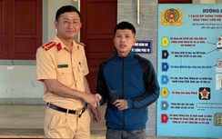 Nam thanh niên đánh rơi ví có 10 triệu đồng được CSGT tìm trả tận tay