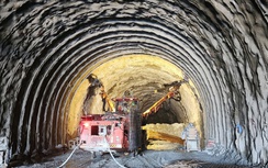 Hầm Đèo Ngang tăng tốc thông hầm ngày 15/7: Lo trễ hẹn vì vướng mặt bằng