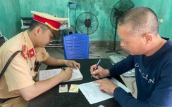 Tuyên Quang: Xử lý tài xế ô tô đi ngược chiều trên quốc lộ 2 trong mưa lớn