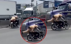 Xuất hiện clip CSGT chới với bám yên xe, khống chế người vi phạm