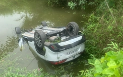 Thái Nguyên: Ô tô lật ngửa dưới ao, nữ tài xế tử vong