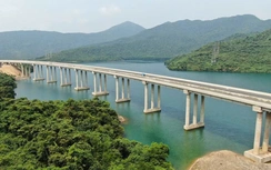 Căng mình thi công cao tốc Vũng Áng - Bùng giữa nắng lửa, quyết về đích cuối tháng 6