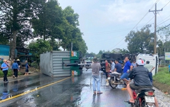 Hai vụ lật xe liên tiếp trong vài giờ, quốc lộ 20 ách tắc nghiêm trọng