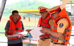 CSGT đường thủy bảo đảm an toàn giao thông trên lòng hồ Thác Bà