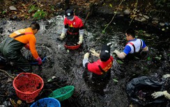 Biên Hòa: Nhóm tình nguyện trẻ miệt mài dọn rác kênh đen, chống ngập đô thị