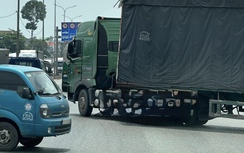 Va chạm giữa xe đầu kéo và xe đạp ở ngã tư Lộc An, một người tử vong tại chỗ