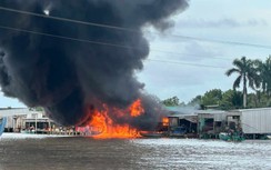 Cháy cửa hàng xăng dầu ở Cà Mau