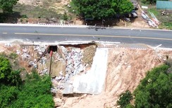 Mưa lớn gây sạt lở nặng đoạn đường ven biển Bình Thuận