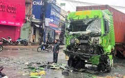 Xe giường nằm va chạm xe container trên QL13, 4 hành khách nhập viện