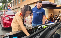 Hà Nội: Hết cảnh chen chúc đăng ký ô tô sau khi áp dụng bấm biển số online