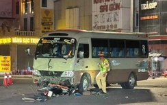 Xe máy va chạm xe khách, nam thiếu niên tử vong thương tâm