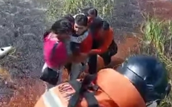 Máy bay rơi giữa đầm cá sấu, 5 người sống sót kỳ diệu