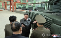 Chủ tịch Triều Tiên Kim Jong-un trực tiếp thị sát nhà máy sản xuất xe tăng