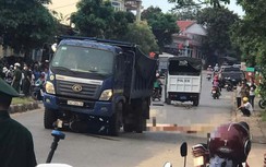 Quảng Trị: Xe tải va chạm xe máy ở nút giao, hai người thương vong