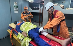 Cứu nạn trên biển: Hàng trăm người thoát hiểm trong gang tấc