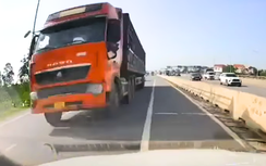 Ô tô lấn làn vượt ẩu, uy hiếp an toàn xe đi ngược chiều