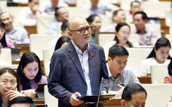 Khi bớt lo cơm áo gạo tiền, nhà giáo mới toàn tâm toàn ý với việc trồng người