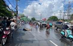 Người đàn ông đang đi xe máy bất ngờ ngã xuống đường, tử vong tại chỗ