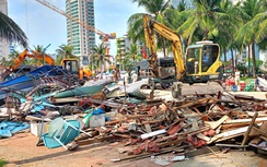 Cưỡng chế tháo dỡ 7 quầy ẩm thực ven biển du lịch Đà Nẵng