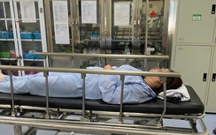 Hà Nội: Xác minh thông tin tài xế xe bán tải vụt dùi cui vào đầu nữ tài xế xe máy