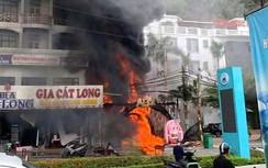 Cháy lớn ở Cát Bà, 1 người nhập viện cấp cứu