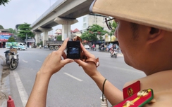 Hà Nội: CSGT ghi hình bằng camera mini, tài xế xe máy hết đường né phạt