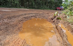 Tỉnh lộ ở Huế nham nhở, tiềm ẩn tai nạn giao thông