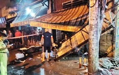 Hai xe máy tông vào nhà dân trong đêm, hai người tử vong