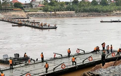 Lý do cắt khẩn cấp cầu phao Phong Châu