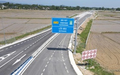 Sớm khắc phục biển chỉ dẫn chưa rõ trên cao tốc qua Hà Tĩnh