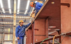 Đóng tàu lo thừa việc, thiếu thợ