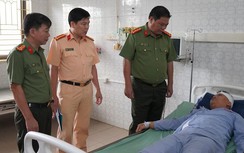 Đại úy công an ở Hòa Bình bị người đi xe máy ngược chiều bỏ chạy tông trọng thương