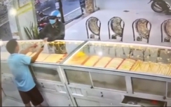 Bắt người đàn ông cầm nhẫn vàng bỏ chạy khi chủ tiệm vàng đếm tiền