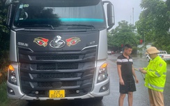 Xác minh, xử lý tài xế xe tải vượt ẩu trên quốc lộ 37 qua Tuyên Quang