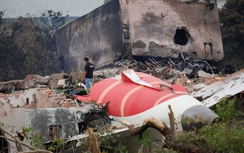 Tìm thấy hộp đen đầu tiên của máy bay Air India gặp nạn