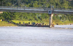 Nỗ lực tìm kiếm nam sinh nghi đuối nước tại đập ngăn mặn ở Quảng Trị