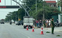 Va chạm xe tải trên quốc lộ 1 qua Thanh Hóa, cô gái trẻ tử vong thương tâm