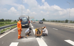 Sơn lại vạch đường, di dời biển báo tại nút giao QL28, cao tốc Vĩnh Hảo - Phan Thiết