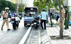 CSGT TP.HCM phạt nguội hàng loạt ô tô dừng đỗ sai quy định