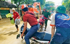 Tác nghiệp trong nước mắt ở Làng Nủ