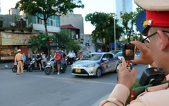 Hà Nội: CSGT lập chốt 1 giờ, phạt hơn 100 triệu đồng với hàng chục xe máy vi phạm